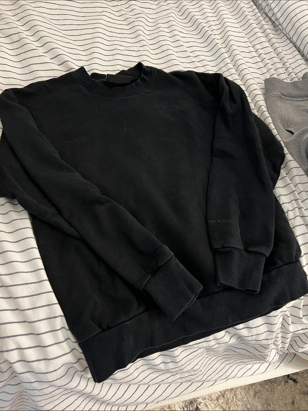 Aritzia Black Pullover Crewneck Sweatshirt